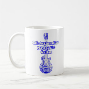 Das Leben beginnt nach dem Gitarrespielen. vintage Kaffeetasse