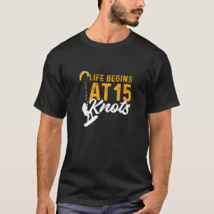 Das Leben beginnt um 15 Knoten Kiteboarding Kitesu T-Shirt