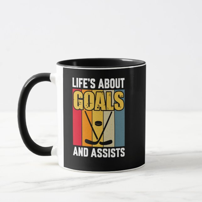 Das Leben dreht sich um Ziele und Assists Hockey Tasse (Links)