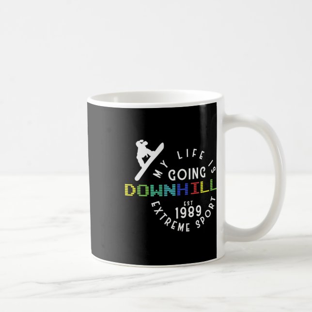 Das Leben geht bergab Snowboarder Freestyle Winter Kaffeetasse (Rechts)