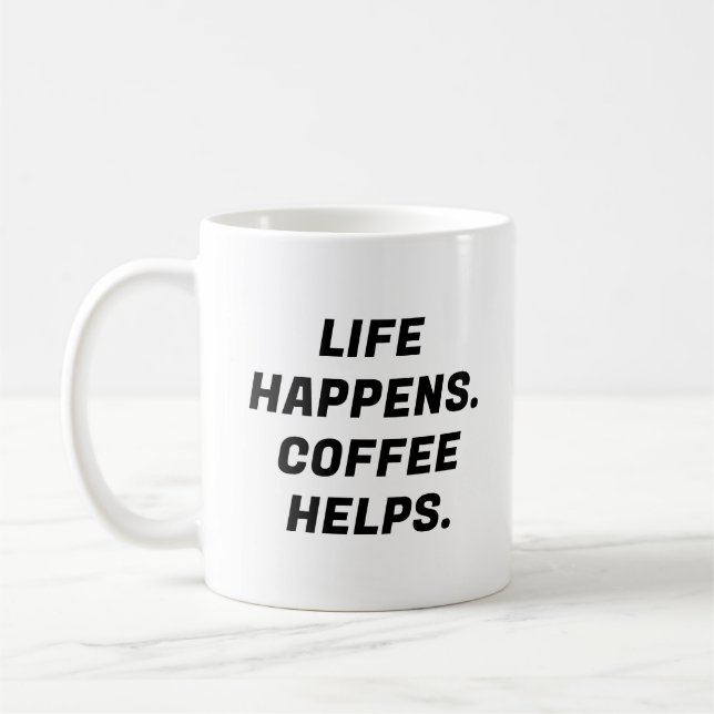 Das Leben geschieht. Kaffee hilft. Funny Typografy Kaffeetasse (Links)