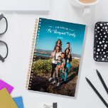Das Leben Ihrer Familie - Name und Foto Ihrer Fami Planer<br><div class="desc">Familienplaner personalisiert mit Ihrem familiären Foto und Familienname mit The Life of Your Family in einem eleganten Design. Die Rückseite ist mit schwarzem Marmor gehalten. Bleibe nächstes Jahr mit diesem personalisierten Familienplaner,  der mit Ihrem Foto,  Nachnamen und dem Jahr gedruckt wird.</div>