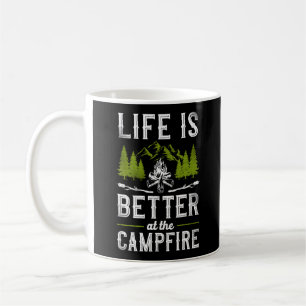 Das Leben im Camping ist am Lagerfeuer besser Kaffeetasse