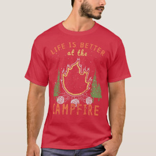 Das Leben im Camping wird durch das Lagerfeuer bes T-Shirt