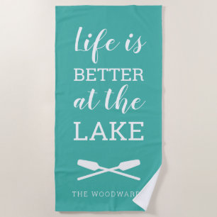 Das Leben ist besser am See Typografie Türkis Strandtuch