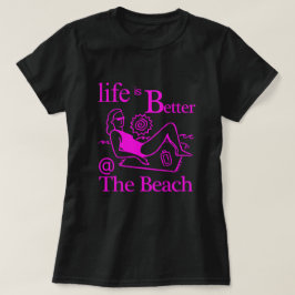 Das Leben ist besser am Strand Woman on Beach Hand T-Shirt