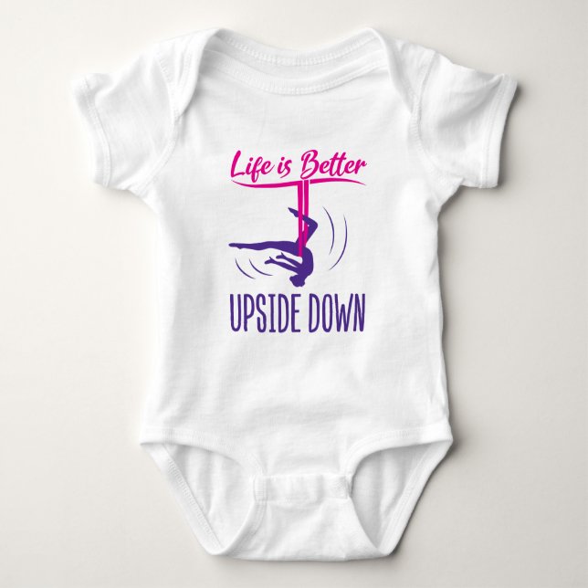 Das Leben ist besser auf dem Luftweg Yoga Baby Strampler (Vorderseite)