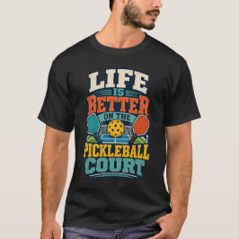 Das Leben ist besser auf dem Pickleball-Court T-Shirt