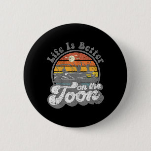Das Leben ist besser auf dem Toon lustigen Pontoon Button