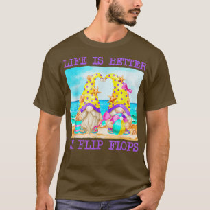Das Leben ist besser in Flip Flops am Strand Gnome T-Shirt