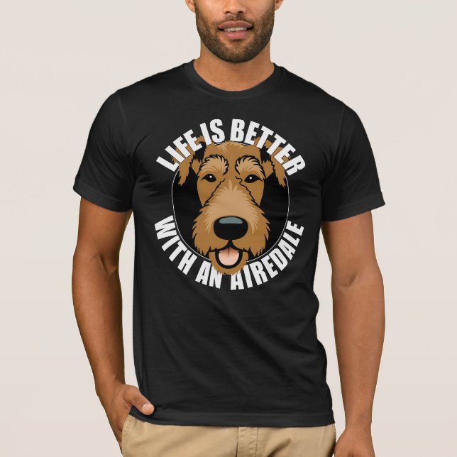 Das Leben ist besser mit einem faulen Hund. T-Shirt (Vorderseite)