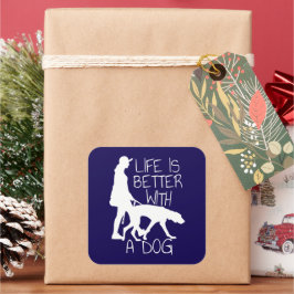 Das Leben ist besser mit einem Hund - Hund länger Quadratischer Aufkleber