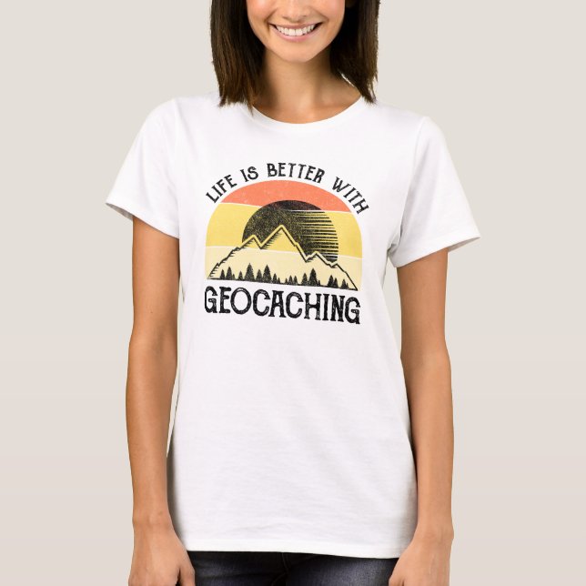 Das Leben ist besser mit Geocaching T-Shirt (Vorderseite)