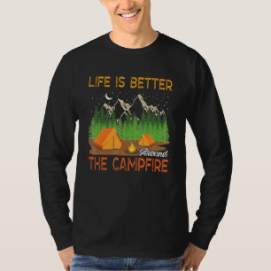 Das Leben ist besser um das Camping der Campfire-F T-Shirt