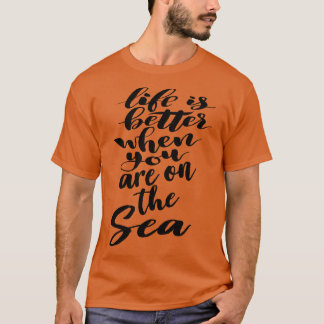 Das Leben ist besser, wenn man am Meer ist T-Shirt