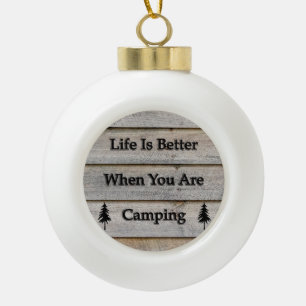 Das Leben ist besser, wenn man campiert Keramik Kugel-Ornament