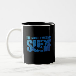 Das Leben ist besser, wenn man surft Zweifarbige Tasse