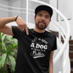 Das Leben ist gut, ein Hund macht es besser T-Shirt<br><div class="desc">Weiß auf schwarzen Retro-Typografie-Design - Leben ist ein guter Hund macht es zu einem besseren Design für Hundefreunde.</div>
