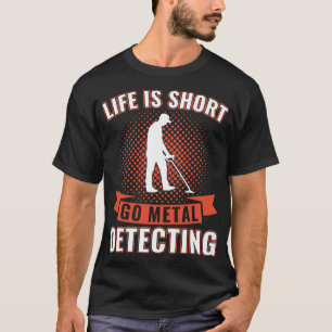 Das Leben ist Kurz Go Metal Detec, das den Funny M T-Shirt