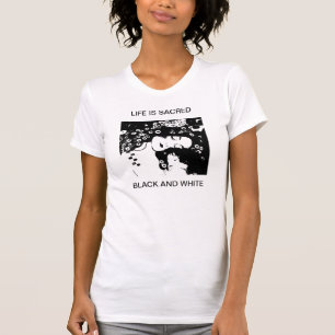 DAS LEBEN IST SCHWARZ UND WEISS. T-Shirt