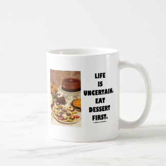 Das Leben ist unsicher. Essen Sie Nachtisch Kaffeetasse