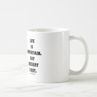 Das Leben ist unsicher. Essen Sie Nachtisch Tasse