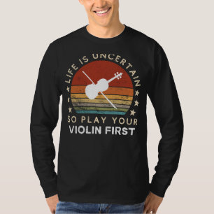 Das Leben ist unsicher spielen Violine Erstes Funn T-Shirt