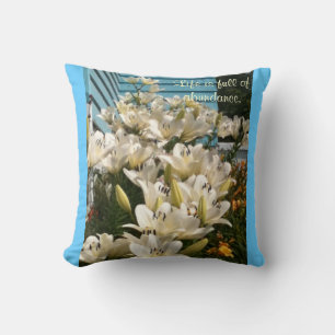 Das Leben ist voll von Überfluss, Day Lily Pillows Kissen