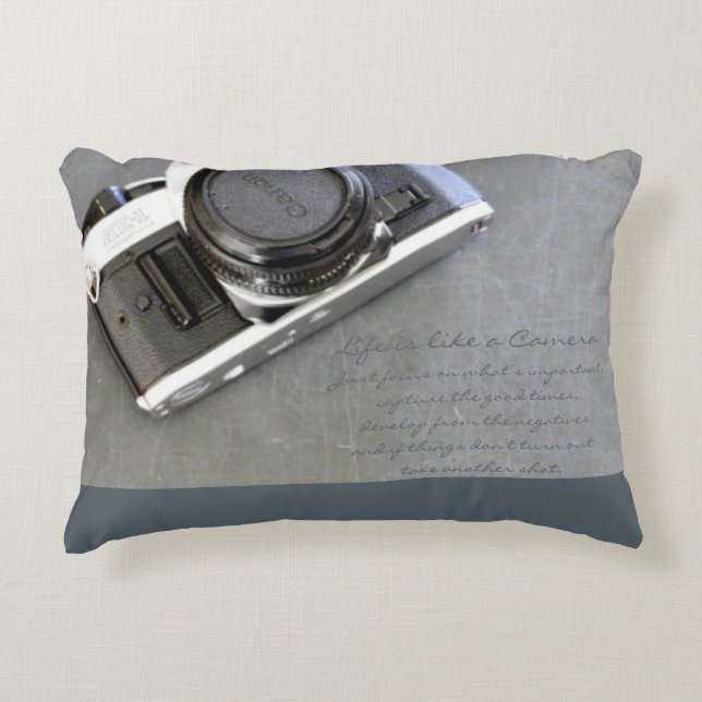 Das Leben ist wie ein Kamera-Kissen Zierkissen (Vorderseite)