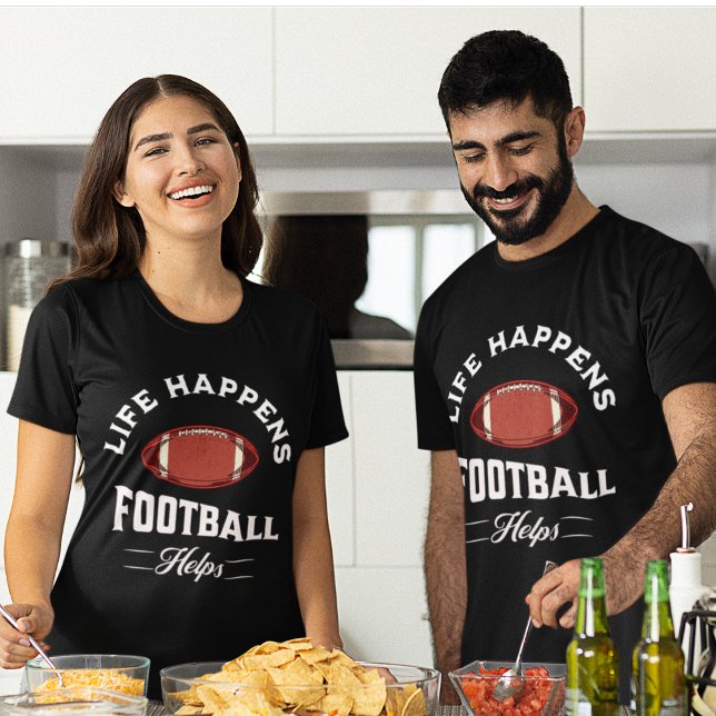 Das Leben passiert Fußball Helps Funny Football T  T-Shirt (Von Creator hochgeladen)