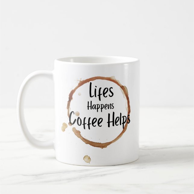 „Das Leben passiert, Kaffee hilft“ Tasse – Lustige (Links)