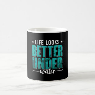 Das Leben sieht besser aus unter dem freien Wasser Kaffeetasse