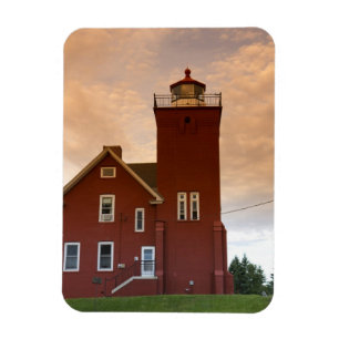 Das Leuchtturm der beiden Häfen mit Blick auf die  Magnet