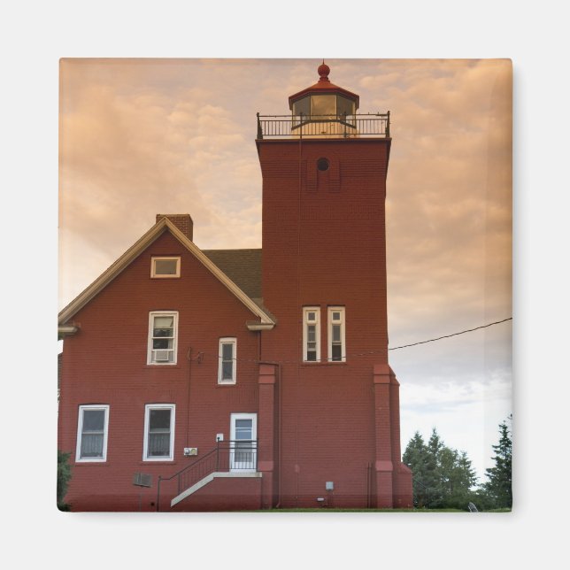 Das Leuchtturm der beiden Häfen mit Blick auf die  Magnet (Vorne)