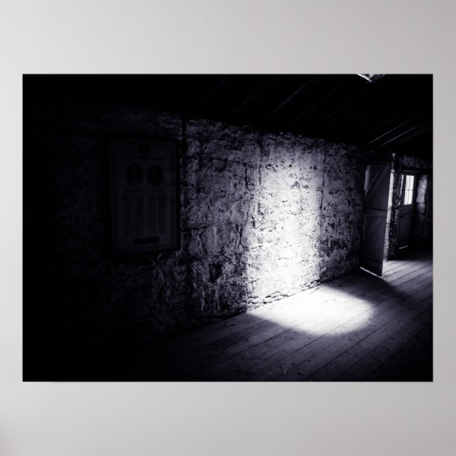 Das Licht auf der alten Steinwand Poster (Vorne)