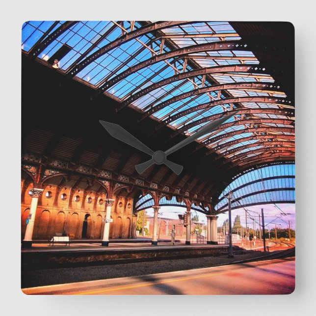 Das Licht in der Station Quadratische Wanduhr (Vorderseite)