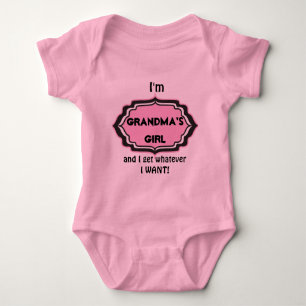 Das Mädchen-Shirt der Großmutter Baby Strampler