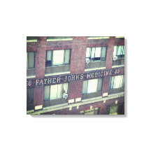 DAS MEDIZIN-GEBÄUDE VON VATER JOHN WURDE WRAPPIERT