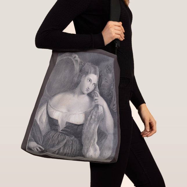 Das Modell Tragetaschen Mit Langen Trägern (Von Nahem)