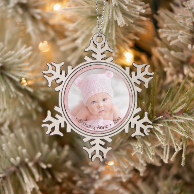 Das neugeborene Baby Girl-Gedenkgeplänkel Keepake  Schneeflocken Zinn-Ornament (Baum)