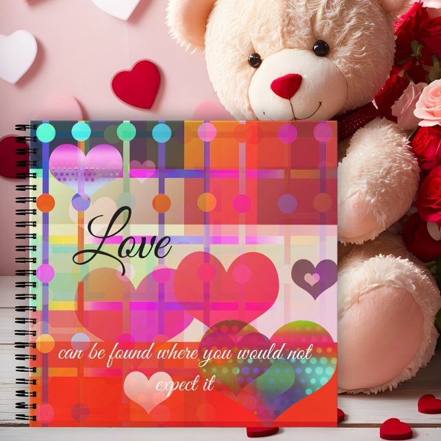 Das Notizbuch für den farbenfrohen Herzschlag Vale (A romantic hearts notebook featuring a colorful heart pattern. Great for Valentine's Day)