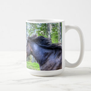 Das Percheron Pferd Foto läuft auf schwarzem Thoro Tasse