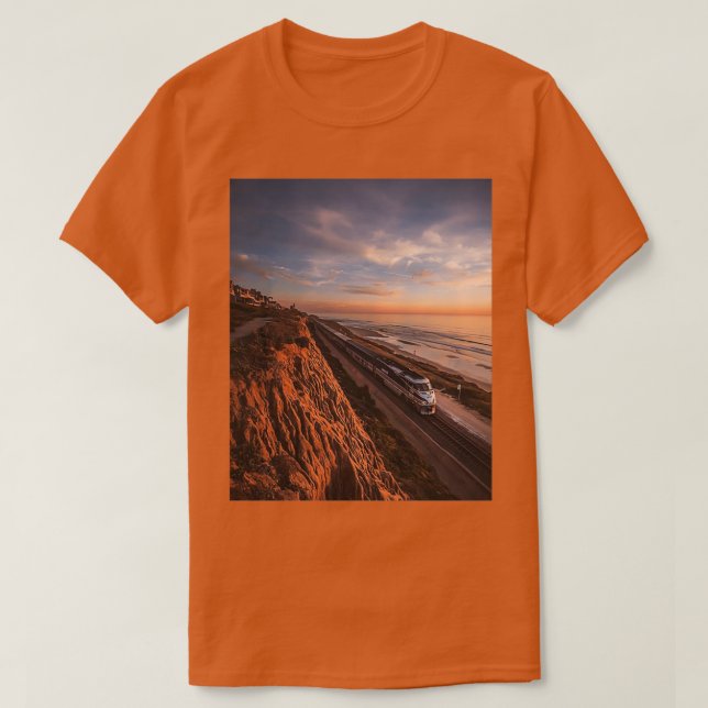 Das Poster des Pacific Surfliner Trains T-Shirt (Design vorne)