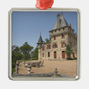 Das prächtige Schloss Chateau de Pressac und der G Silbernes Ornament
