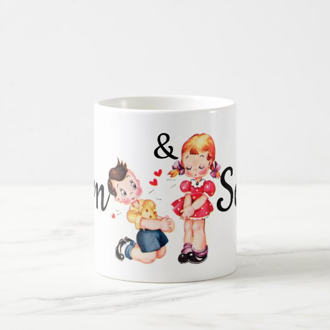 Das Retro Mädchen u. Junge Personnalised des Tasse (Mittel)
