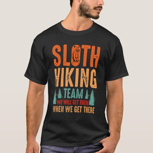 Das Retro-Sloth-Wanderteam kommt mit uns. T-Shirt (Vorderseite)