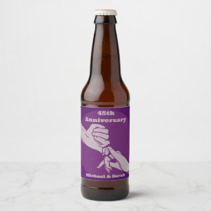 Das romantische Ehepaar Customiz hält Händchen Bierflaschenetikett