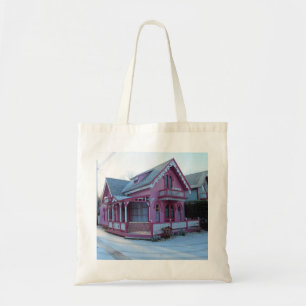 Das Rosa Haus im Schnee - Martha's Vineyard Tragetasche