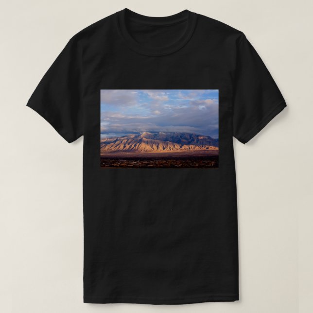 Das Sandia-Gebirge von Albuquerque, NM T-Shirt (Design vorne)