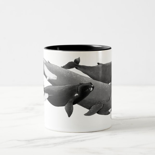 Das Schwimmen von Walen illustriert Kunstwale Zweifarbige Tasse (Mittel)